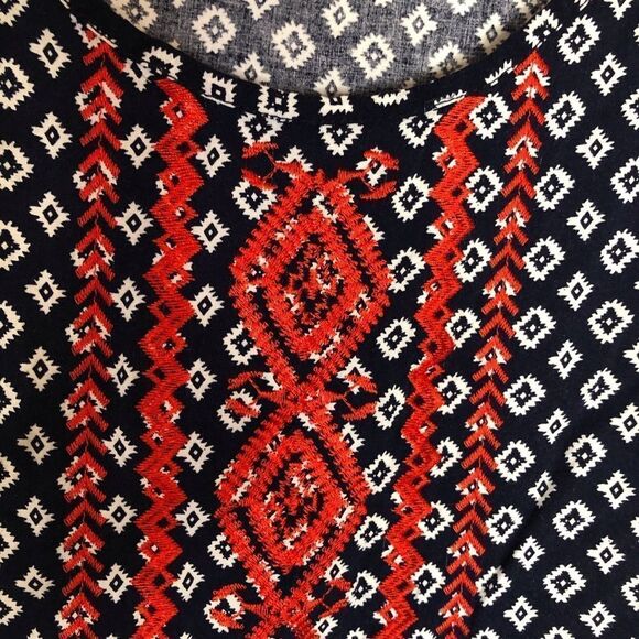 Solitaire Sleeveless Summer Top - Picture 5 of 5